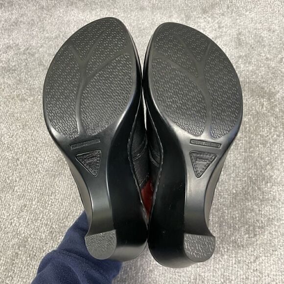 BOC Born Women’s 8 Black Leather Slip On Heeled Clogs Mules Buckle - Picture 7 of 7